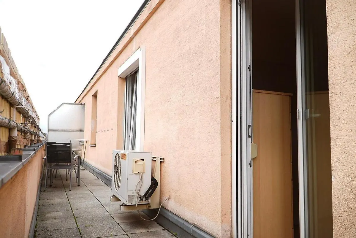 Close To City Centre And Next To Wien Hbf And Easy From Airport Vienna